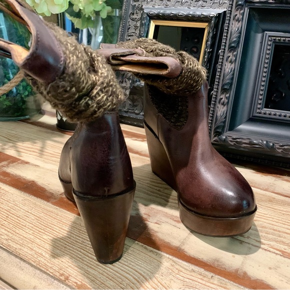 Bed | Stu size 6.5. These little booties are too stinking cute!! - Picture 2 of 4